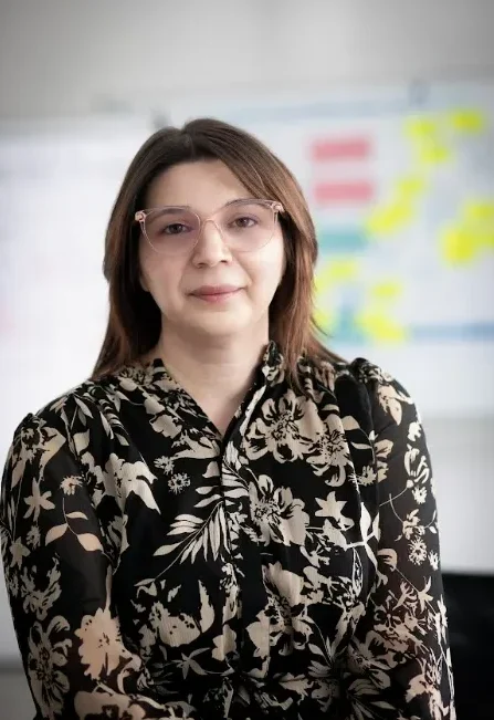 Porträt von Lisa Treml, Beraterin und Seminarleiterin für Teamarbeit in sozialen Organisationen.